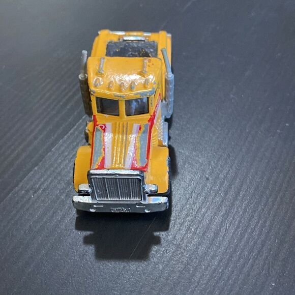 Peterbilt 1981 Tractor Trailer Match Box - Picture 2 of 5